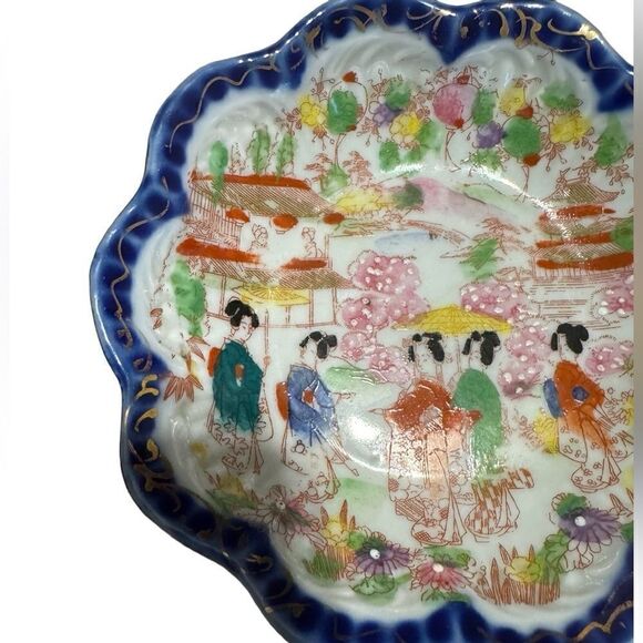 Vintage Handpainted Japan Scalloped Mini Bowl - Picture 2 of 8